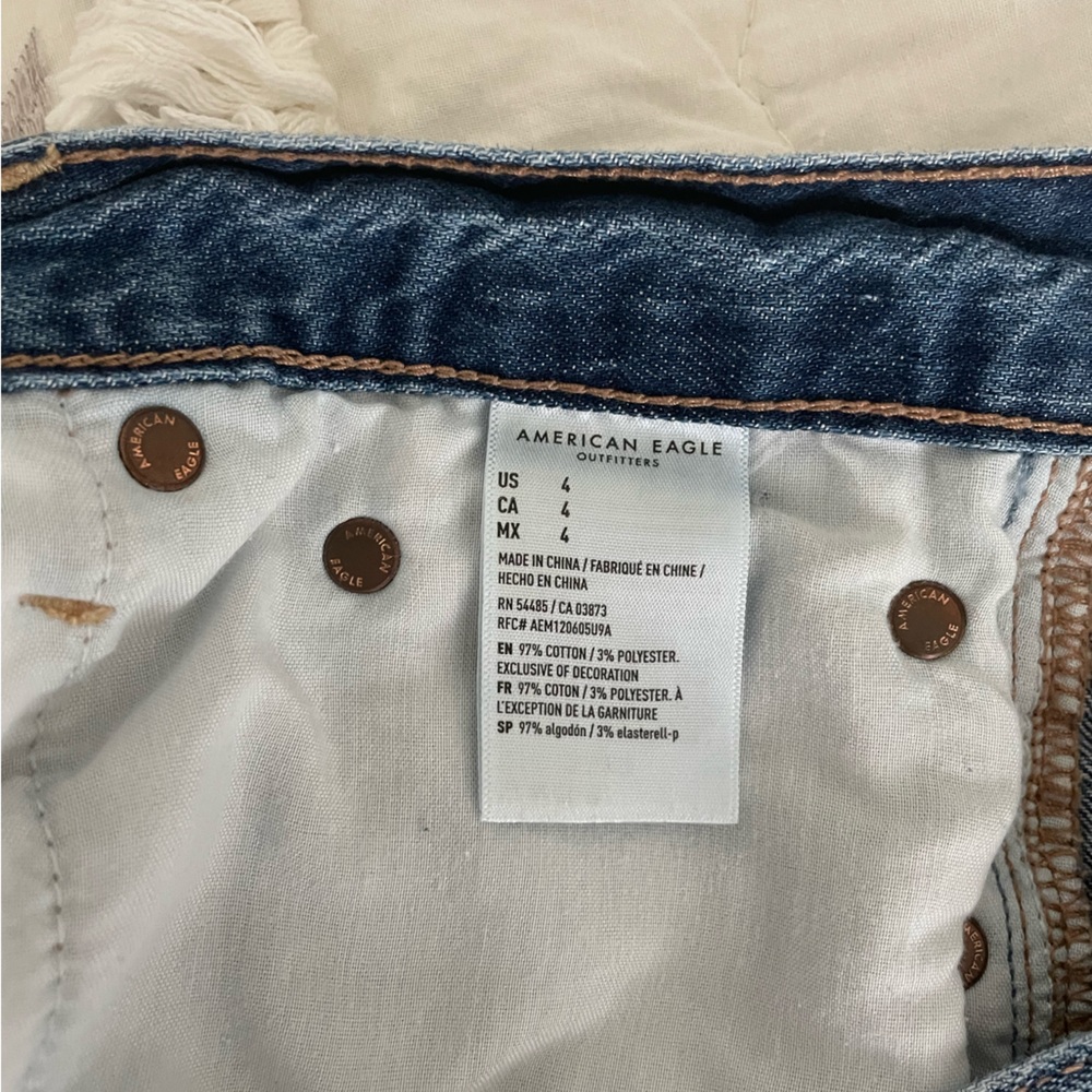 American Eagle 90s Boyfriend Denim Shorts - Picture 3 of 4